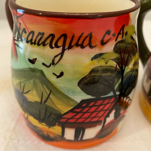 Beautiful hand painted mugs from Nicaragua C.A one brown handle one green handle - Picture 6 of 7